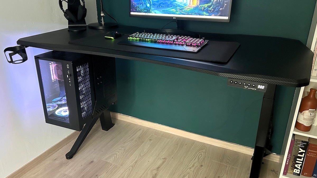 Image 9 : Test Ultimate Setup : c’est confirmé ce bureau assis/debout est aussi confortable pour le gaming que pour le travail
