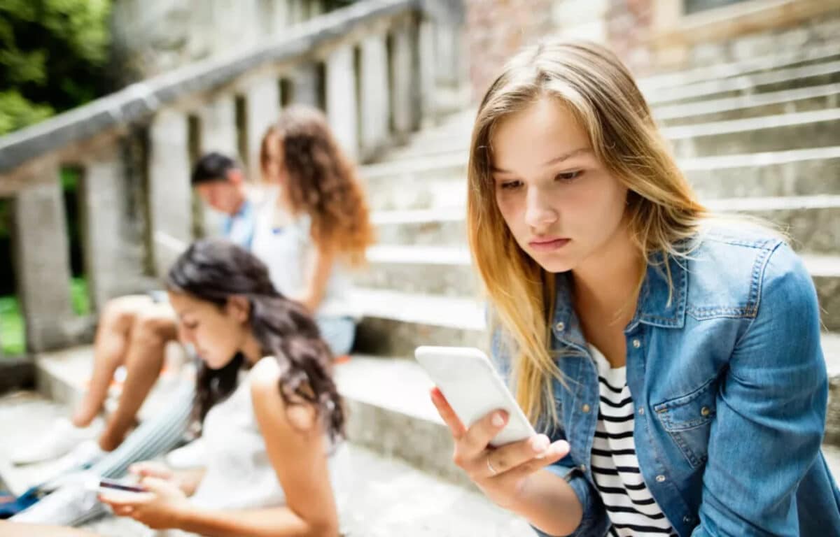 interdiction reseaux sociaux moins 15 ans