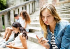 france interdit reseaux sociaux moins 15 ans(1)