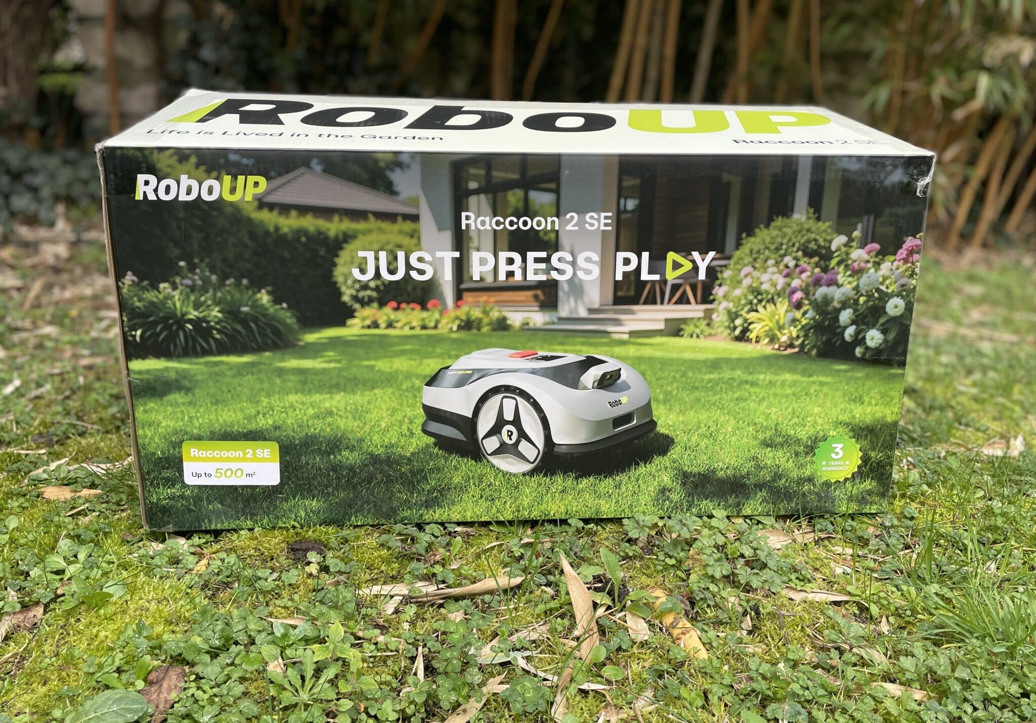 Le robot tondeuse roboup raccoon 2 SE dans son carton
