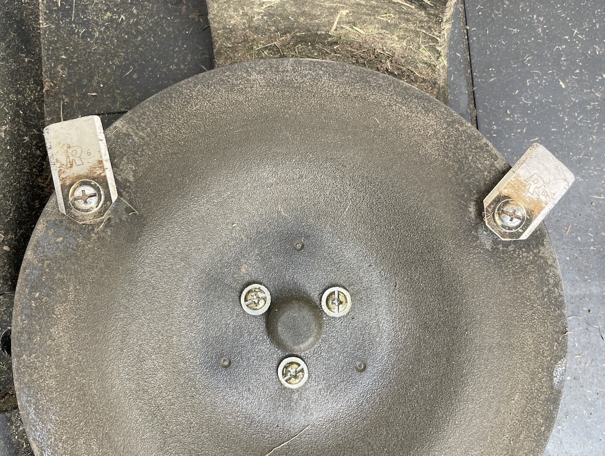 Image 3 : Test Raccoon 2 SE de RoboUp : un robot tondeuse à moins de 500€ parfait pour les petits jardins