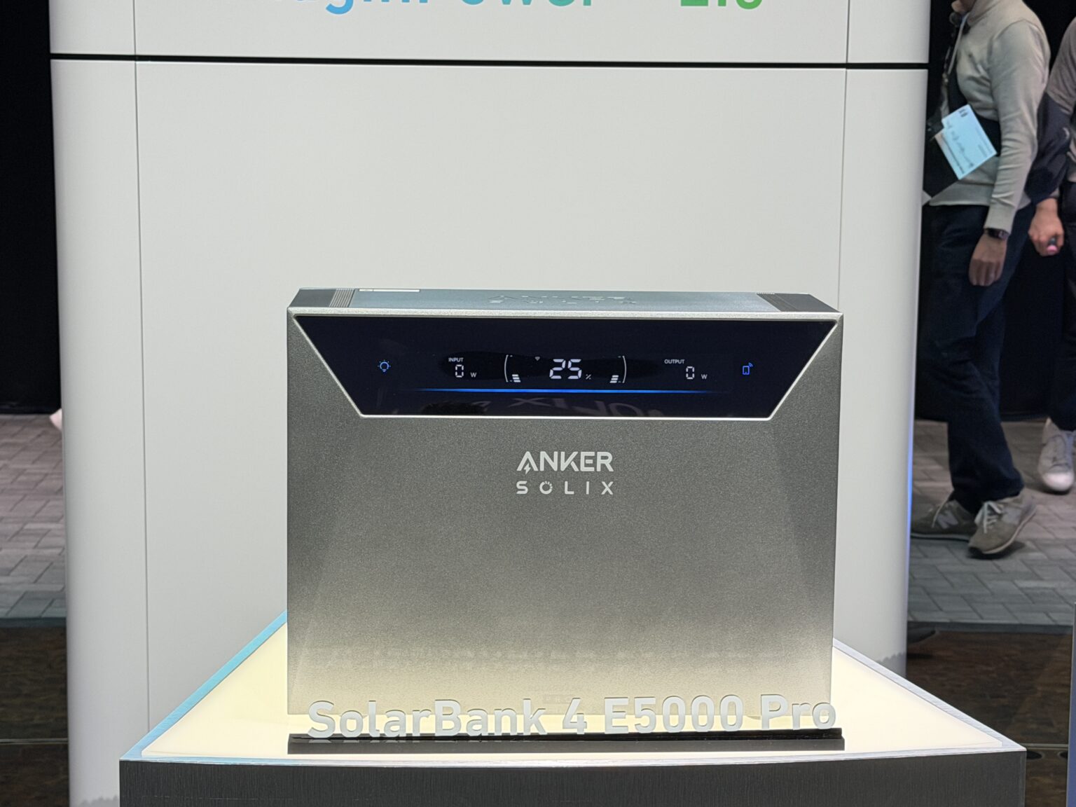 Anker Solix Solarbank 4 Pro : le stockage solaire sur prise franchit le ...