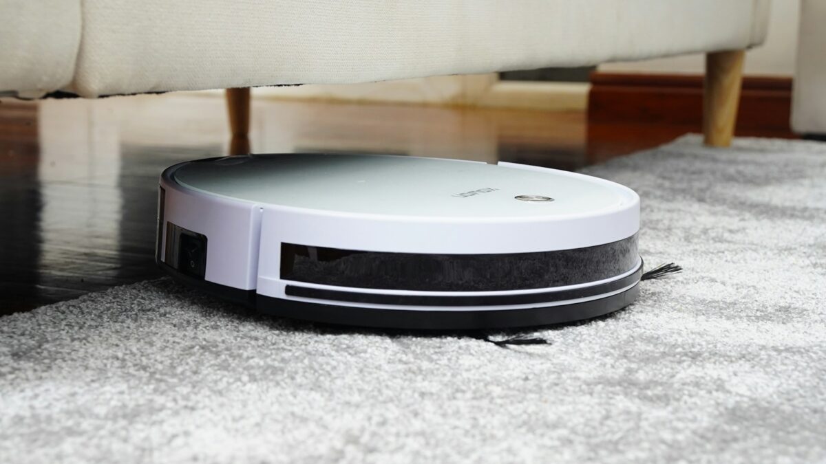 aspirateur robot espionne sa femme